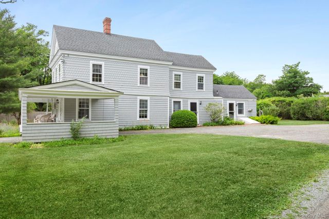 718 Montauk Highway, East Quogue, NY 11942
