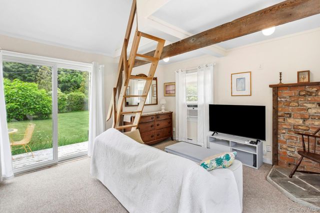 718 Montauk Highway, East Quogue, NY 11942