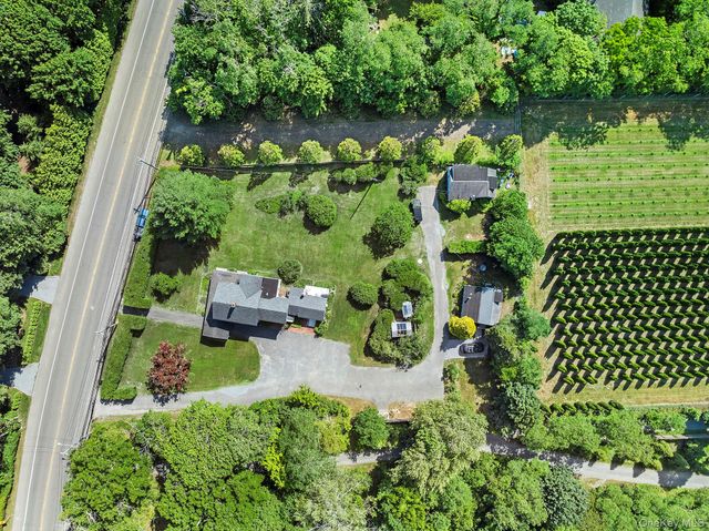 718 Montauk Highway, East Quogue, NY 11942