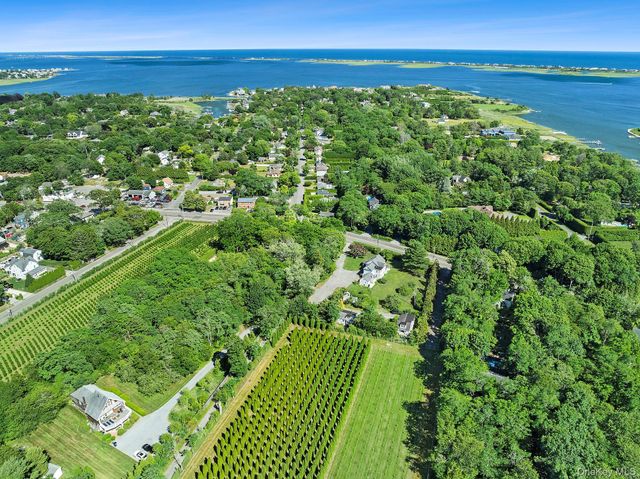 718 Montauk Highway, East Quogue, NY 11942
