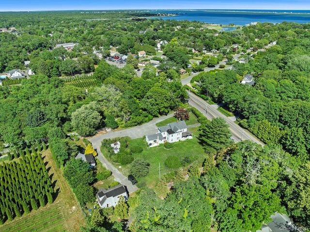 718 Montauk Highway, East Quogue, NY 11942