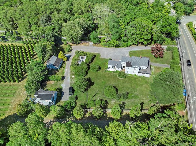 718 Montauk Highway, East Quogue, NY 11942