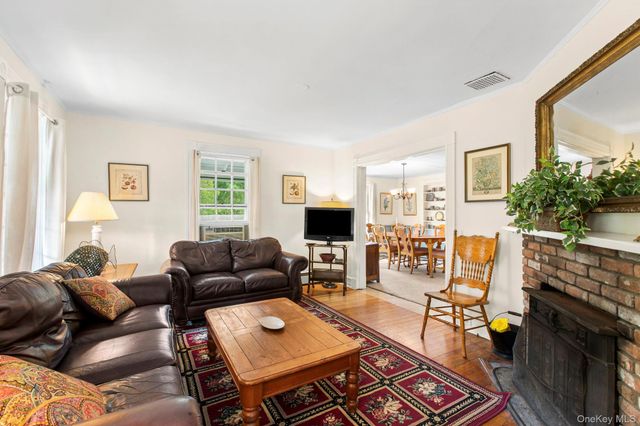 718 Montauk Highway, East Quogue, NY 11942