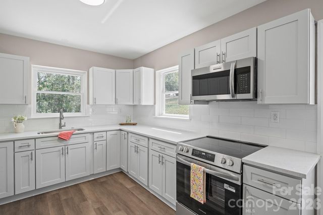 5000 Hoover Drive, Charlotte, NC 28269