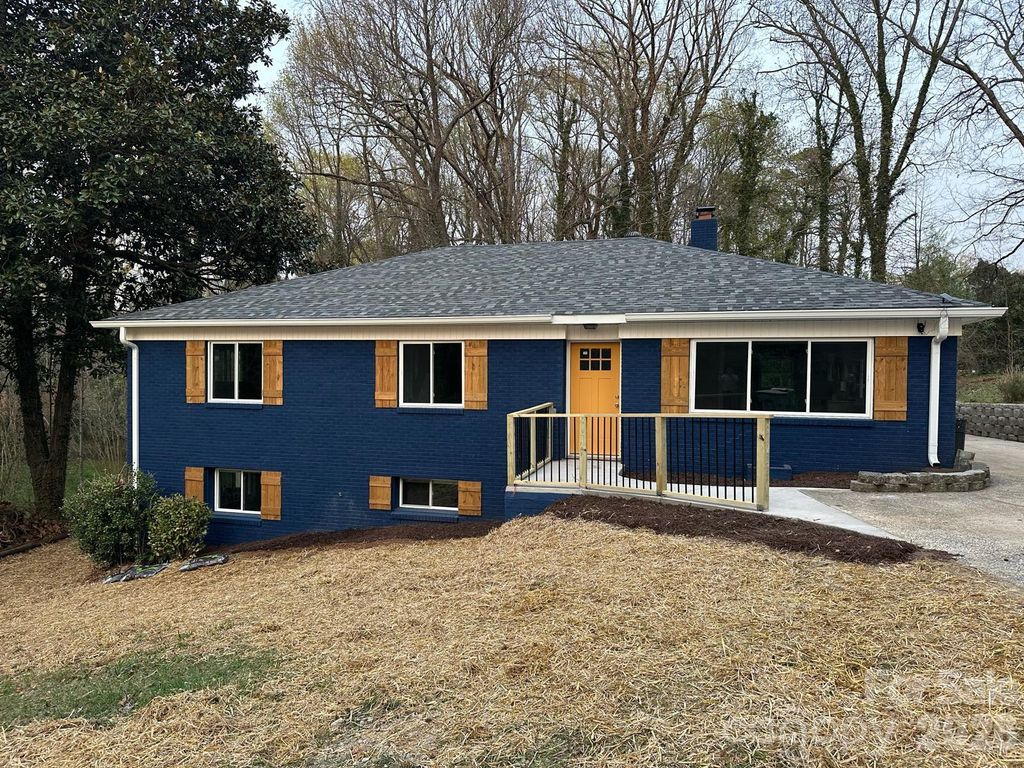 5000 Hoover Drive, Charlotte, NC 28269