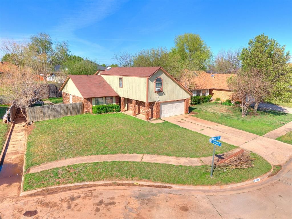 2105 NE 11th Street, Moore, OK 73160