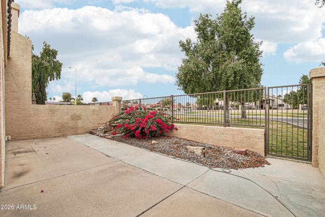 9056 W PORT ROYALE Lane, Peoria, AZ 85381