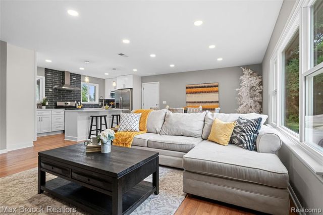 2615 Douglas Drive, Bloomfield Hills, MI 48304