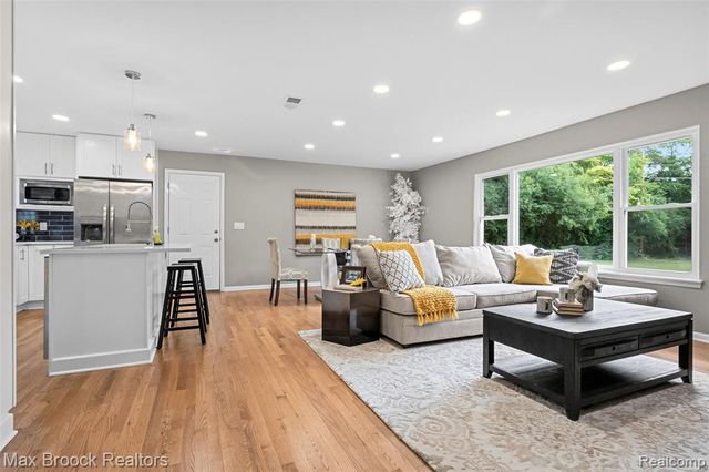 2615 Douglas Drive, Bloomfield Hills, MI 48304
