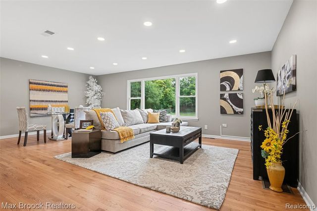2615 Douglas Drive, Bloomfield Hills, MI 48304
