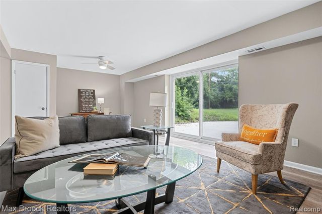 2615 Douglas Drive, Bloomfield Hills, MI 48304