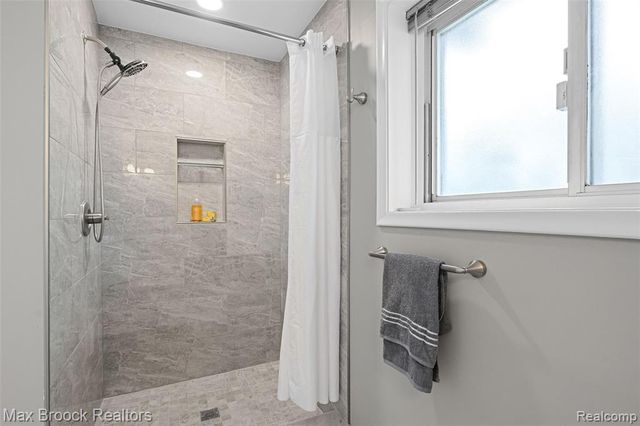 2615 Douglas Drive, Bloomfield Hills, MI 48304