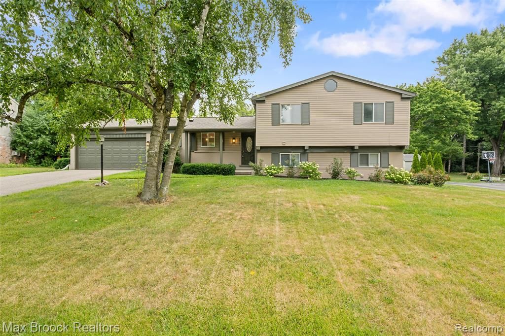 2615 Douglas Drive, Bloomfield Hills, MI 48304