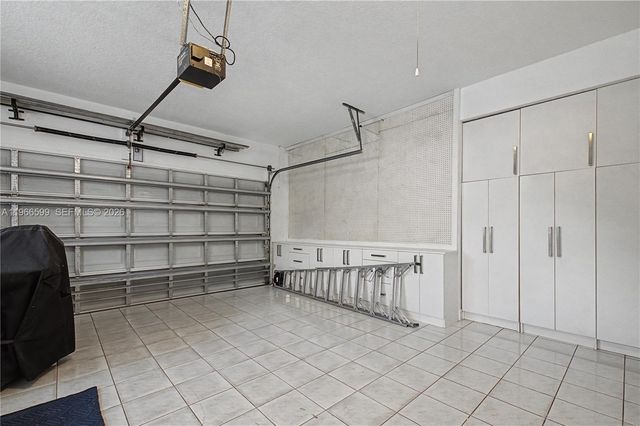 8305 NW 157th Ter, Miami Lakes, FL 33016