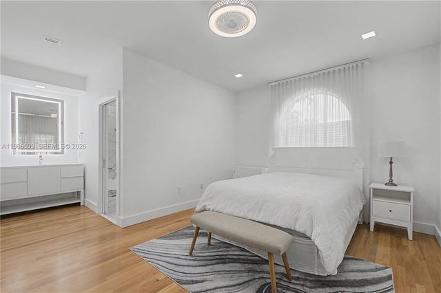 8305 NW 157th Ter, Miami Lakes, FL 33016