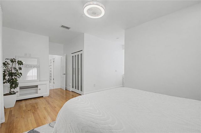 8305 NW 157th Ter, Miami Lakes, FL 33016