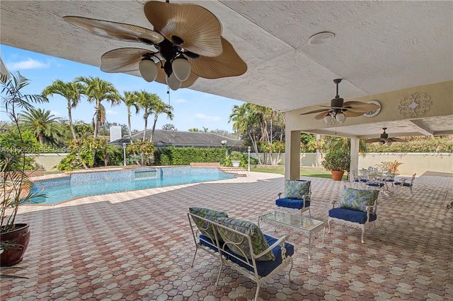 8305 NW 157th Ter, Miami Lakes, FL 33016