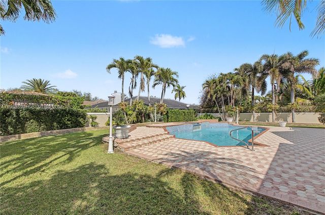 8305 NW 157th Ter, Miami Lakes, FL 33016