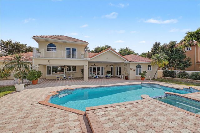 8305 NW 157th Ter, Miami Lakes, FL 33016