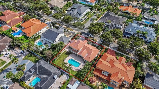 8305 NW 157th Ter, Miami Lakes, FL 33016