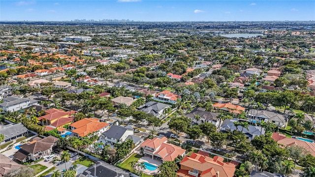 8305 NW 157th Ter, Miami Lakes, FL 33016