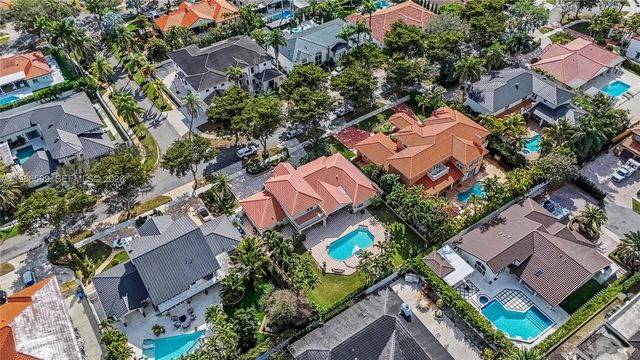 8305 NW 157th Ter, Miami Lakes, FL 33016