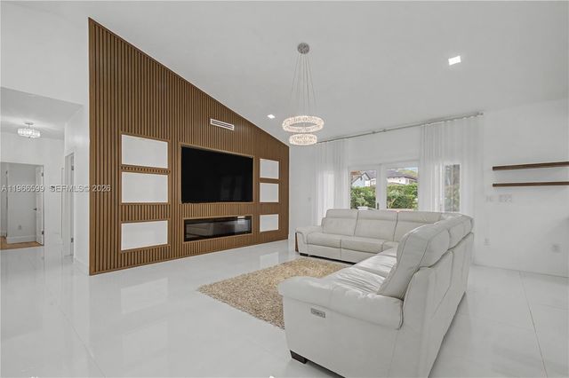 8305 NW 157th Ter, Miami Lakes, FL 33016