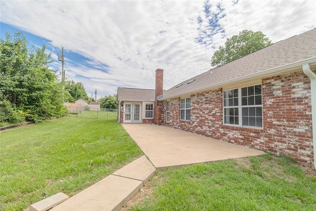 1803 S 21st Street, Rogers, AR 72758