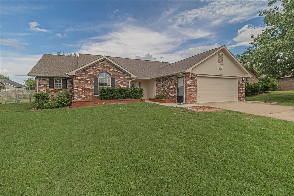 1803 S 21st Street, Rogers, AR 72758