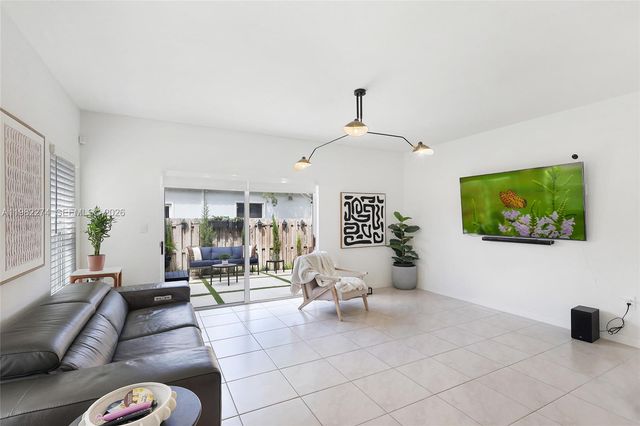 357 NE 1st Dr, Florida City, FL 33034