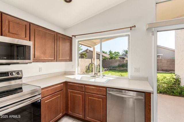 747 W DOUGLAS Avenue, Gilbert, AZ 85233