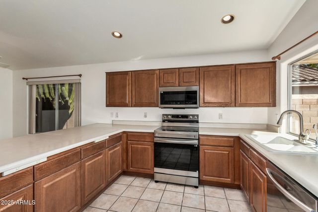 747 W DOUGLAS Avenue, Gilbert, AZ 85233