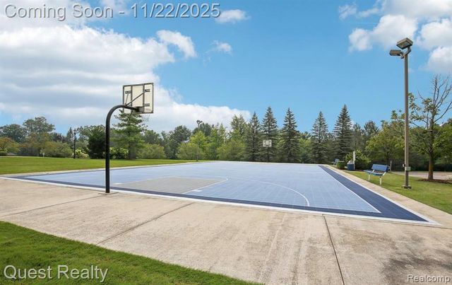 3498 Oakmonte Boulevard, Oakland Charter Township, MI 48306