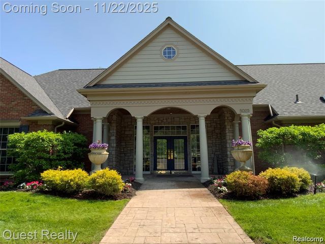 3498 Oakmonte Boulevard, Oakland Charter Township, MI 48306