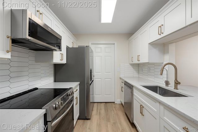 3498 Oakmonte Boulevard, Oakland Charter Township, MI 48306