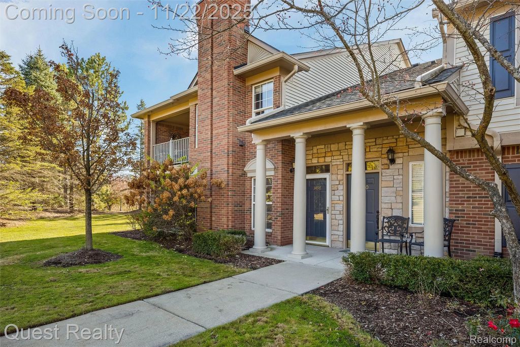 3498 Oakmonte Boulevard, Oakland Charter Township, MI 48306