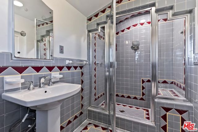 1304 San Vicente Boulevard, Santa Monica, CA 90402