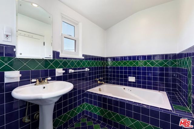 1304 San Vicente Boulevard, Santa Monica, CA 90402