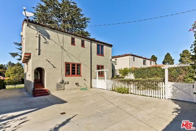 1304 San Vicente Boulevard, Santa Monica, CA 90402