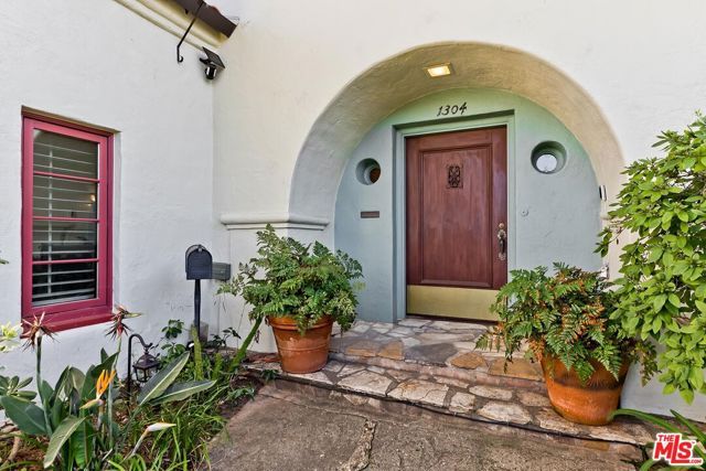 1304 San Vicente Boulevard, Santa Monica, CA 90402