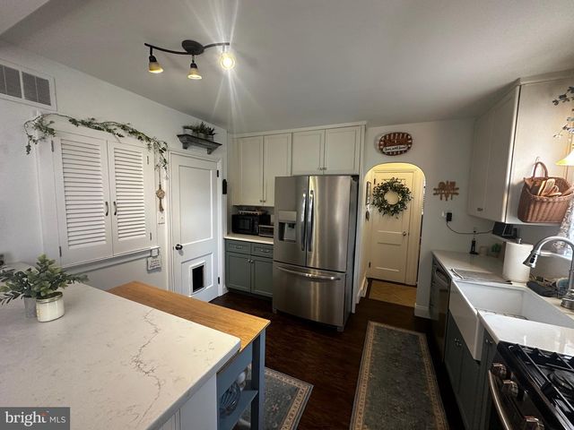 1511 CLEARVIEW AVE, Lancaster, PA 17601