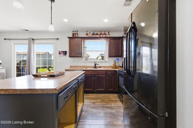 331 Gentry Crossings Blvd, Mt Washington, KY 40047