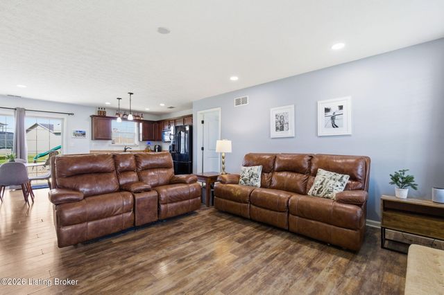 331 Gentry Crossings Blvd, Mt Washington, KY 40047