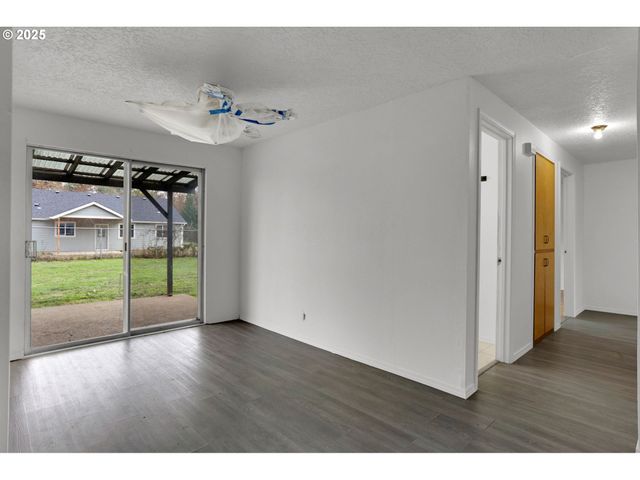 87729 BLEK Dr, Veneta, OR 97487