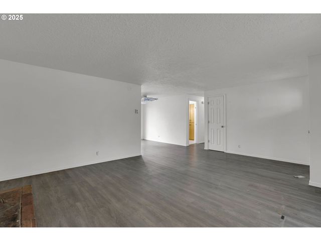 87729 BLEK Dr, Veneta, OR 97487