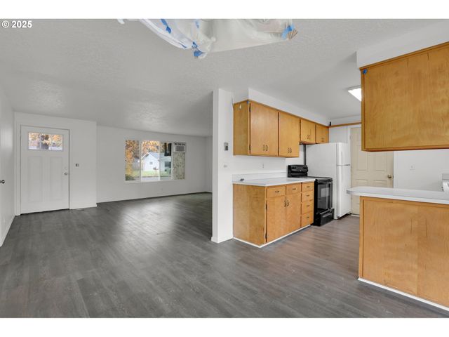 87729 BLEK Dr, Veneta, OR 97487