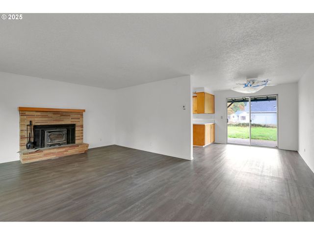 87729 BLEK Dr, Veneta, OR 97487