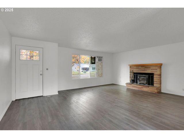 87729 BLEK Dr, Veneta, OR 97487