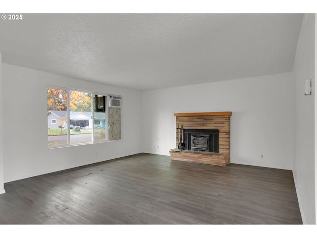 87729 BLEK Dr, Veneta, OR 97487