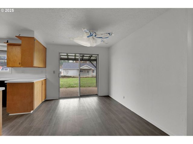 87729 BLEK Dr, Veneta, OR 97487